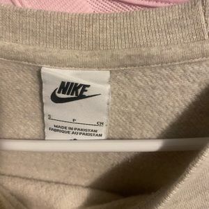 nike sweatshirt